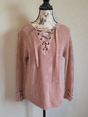 Ci Sono Lace-Up V-Neck Sweater in Dusty Rose